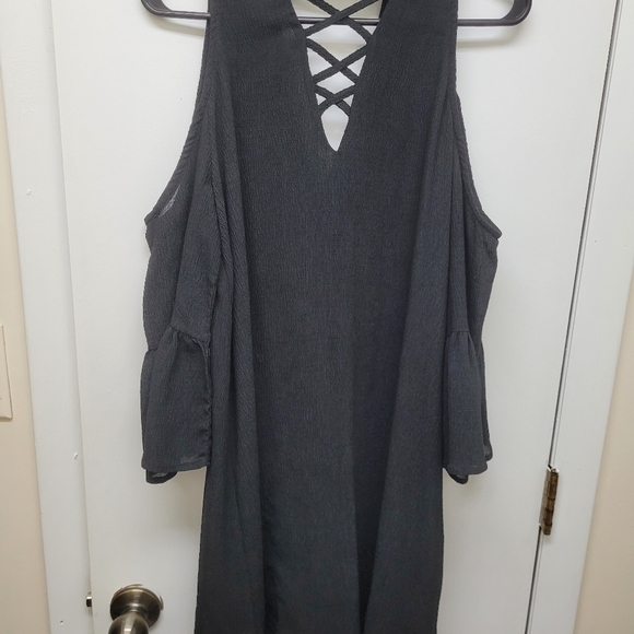 Black off the shoulder dress - Picture 2 of 6